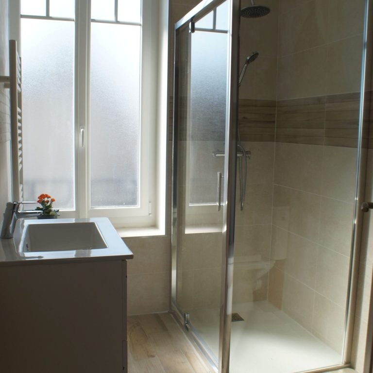 Cerise salle de bain hebergement cerise joigny