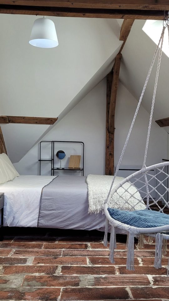 VUE DU LIT DU STUDIO CANOPEE LOGEMENT A JOIGNY